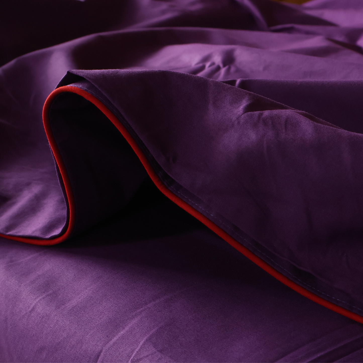 Bedding Set BORDERLINE Combo 07: Red on Purple (Fitted Sheet)