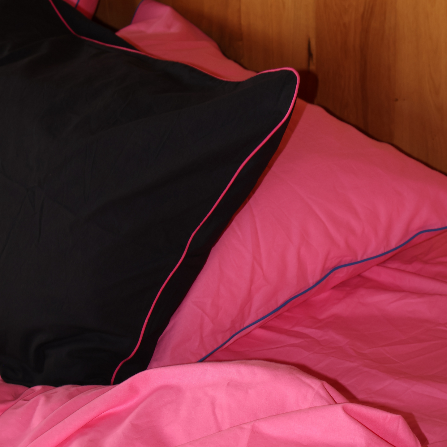 Pillowcase BORDERLINE Combo 09: Hot Pink on Black