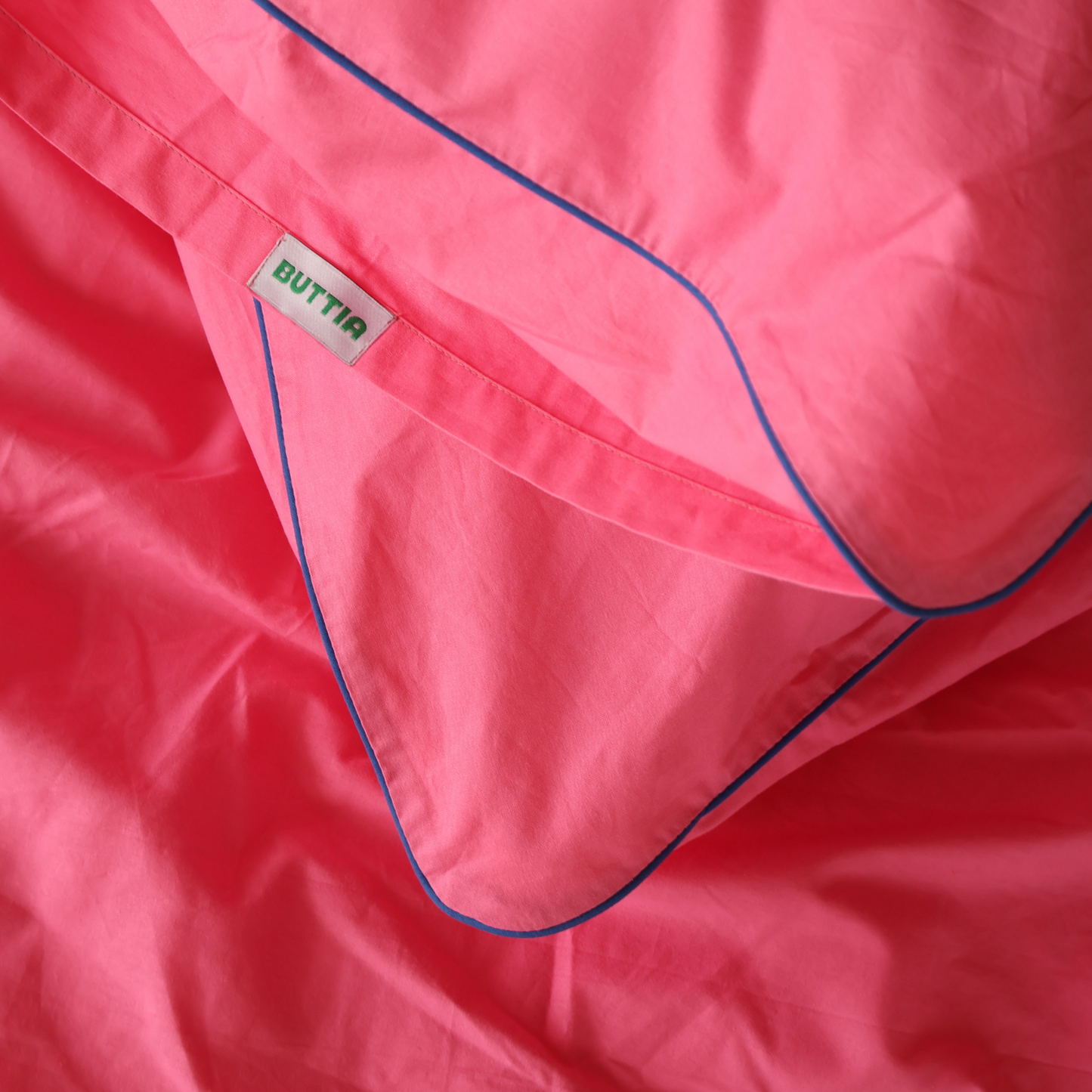 Bedding Set BORDERLINE Combo 04: Navy on Hot Pink (Fitted Sheet)