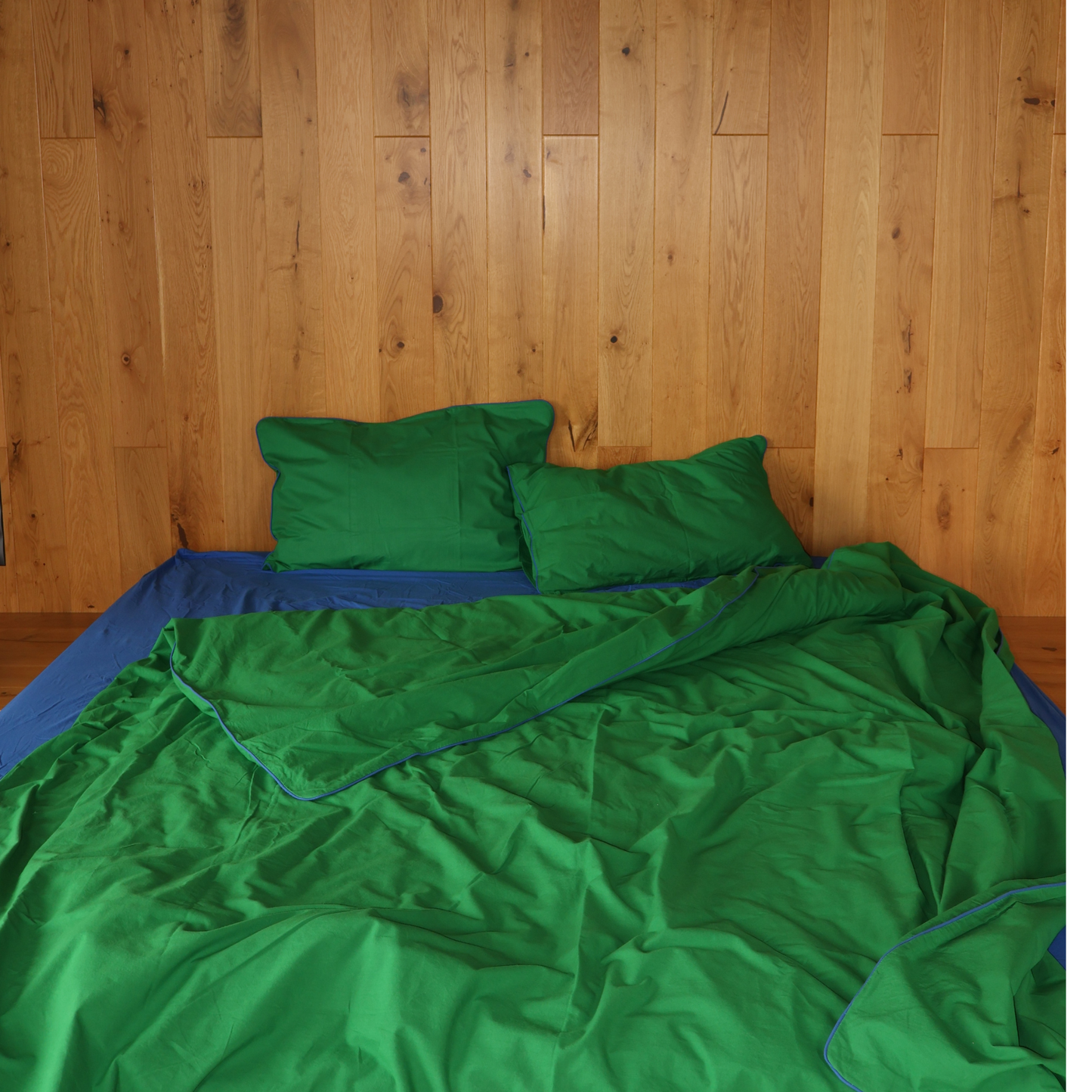 Bedding Set BORDERLINE Combo 03: Navy on Green (Fitted Sheet)